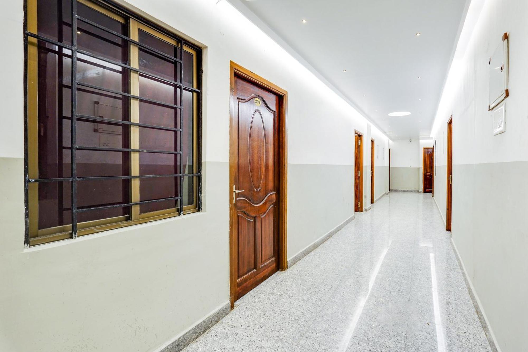 Super Hotel O White Town Formerly Seascape Residency بونديتْشيري المظهر الخارجي الصورة